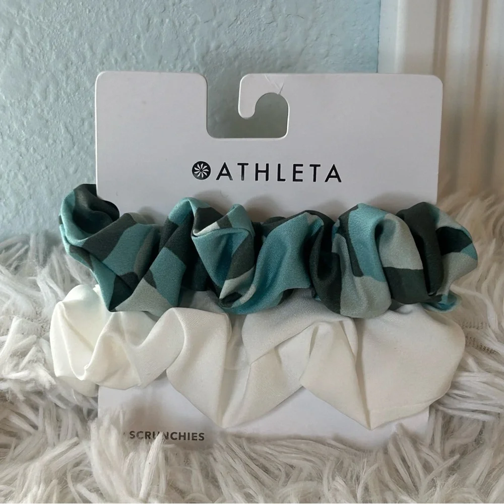 🩶5/$30 Athleta Bright White and Teal Camo Luxe Peat Scrunchies Set of 2  NEW